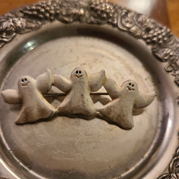 3 Ghost Brooch - Picture 2 of 6
